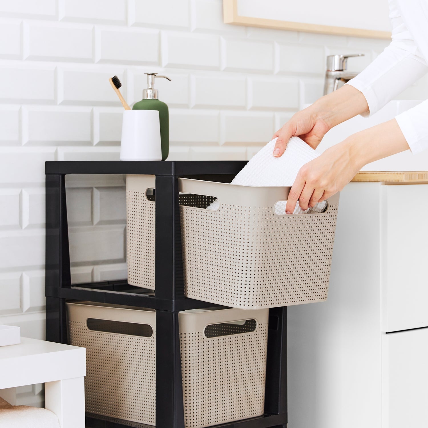 Regał na kółkach z koszykami 3 x 16 l Rotho BRISEN