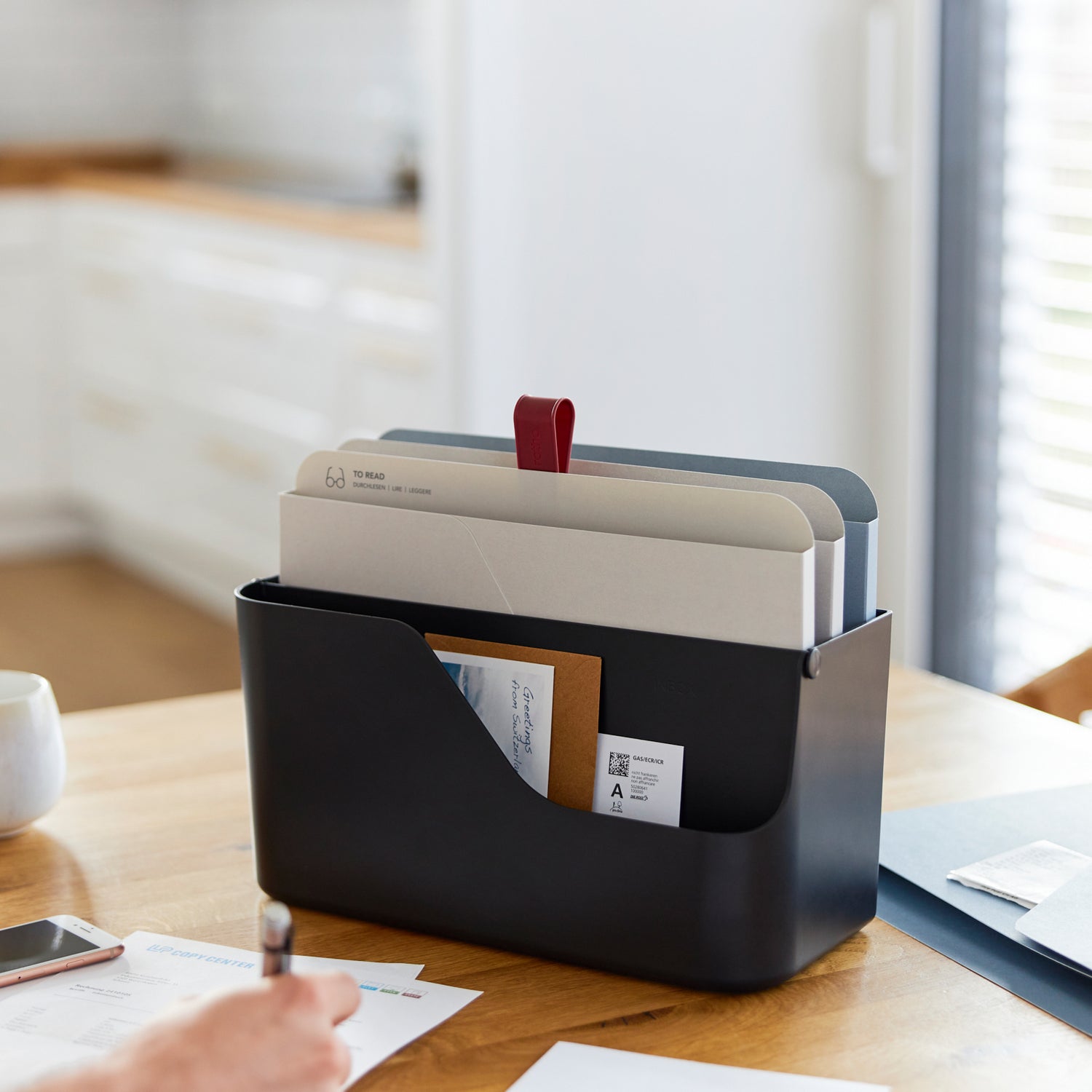 My Paper Inbox in schwarz mit Briefen