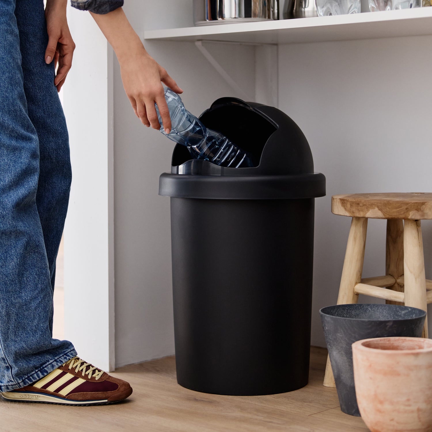 Two-part ‘Roll Bob’ waste bin set